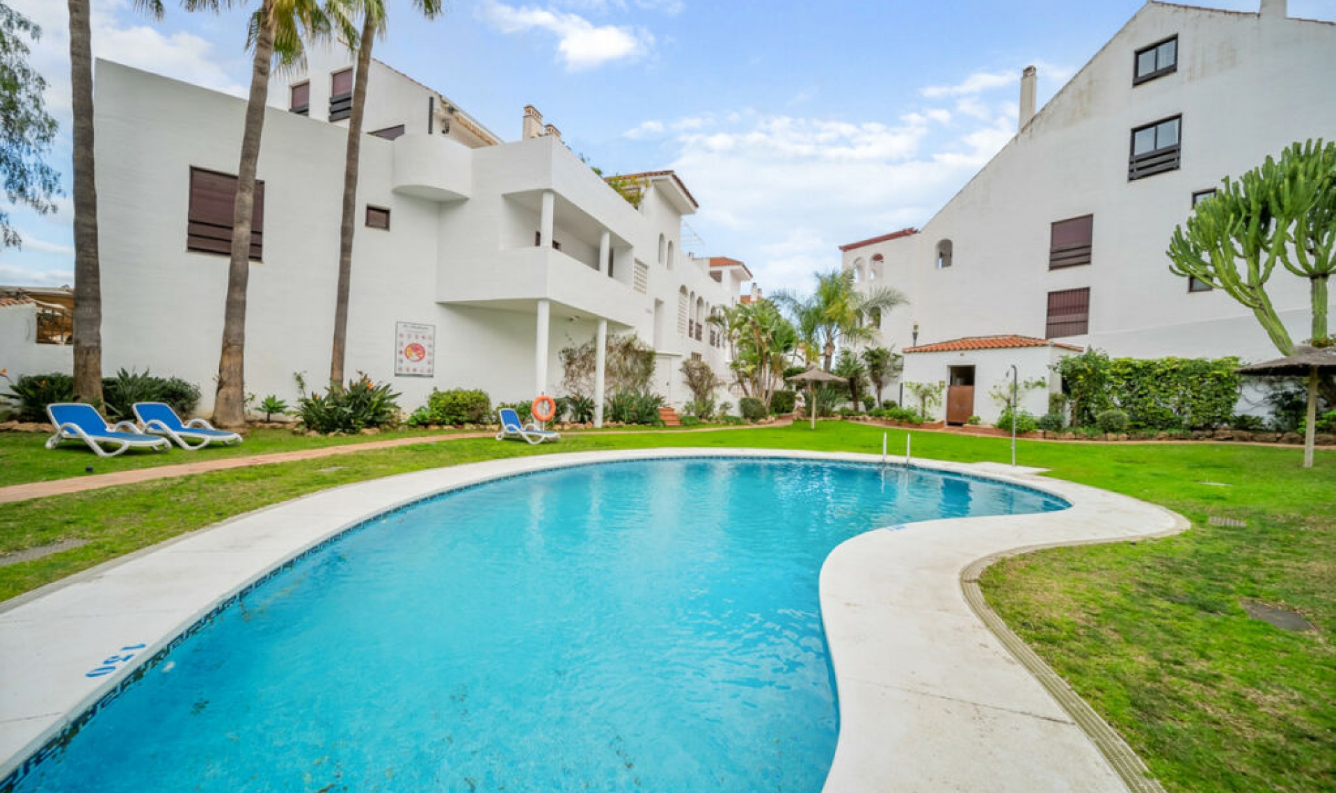 Resale - Apartment -
Nueva Andalucía