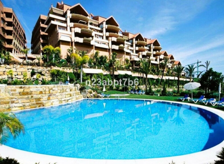 Resale - Apartment -
Nueva Andalucía