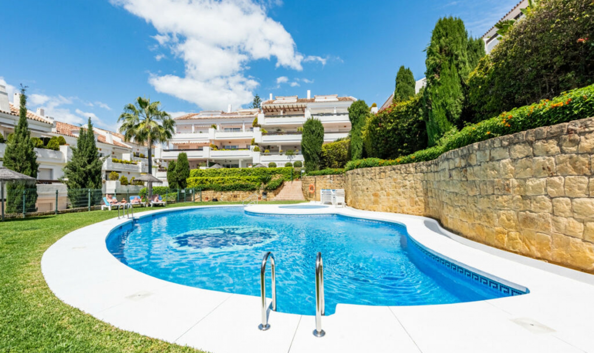 Resale - Apartment -
Nueva Andalucía