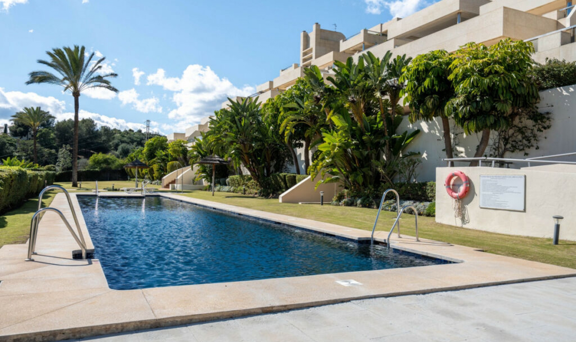 Resale - Apartment -
Nueva Andalucía