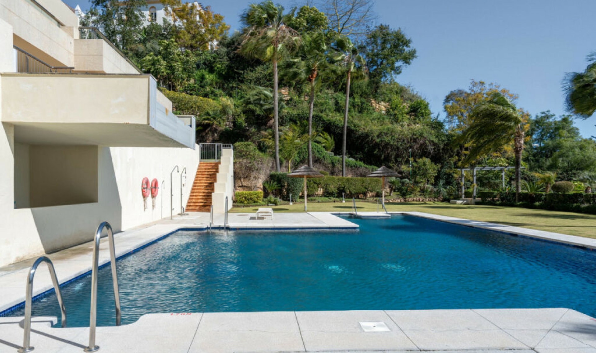 Resale - Apartment -
Nueva Andalucía