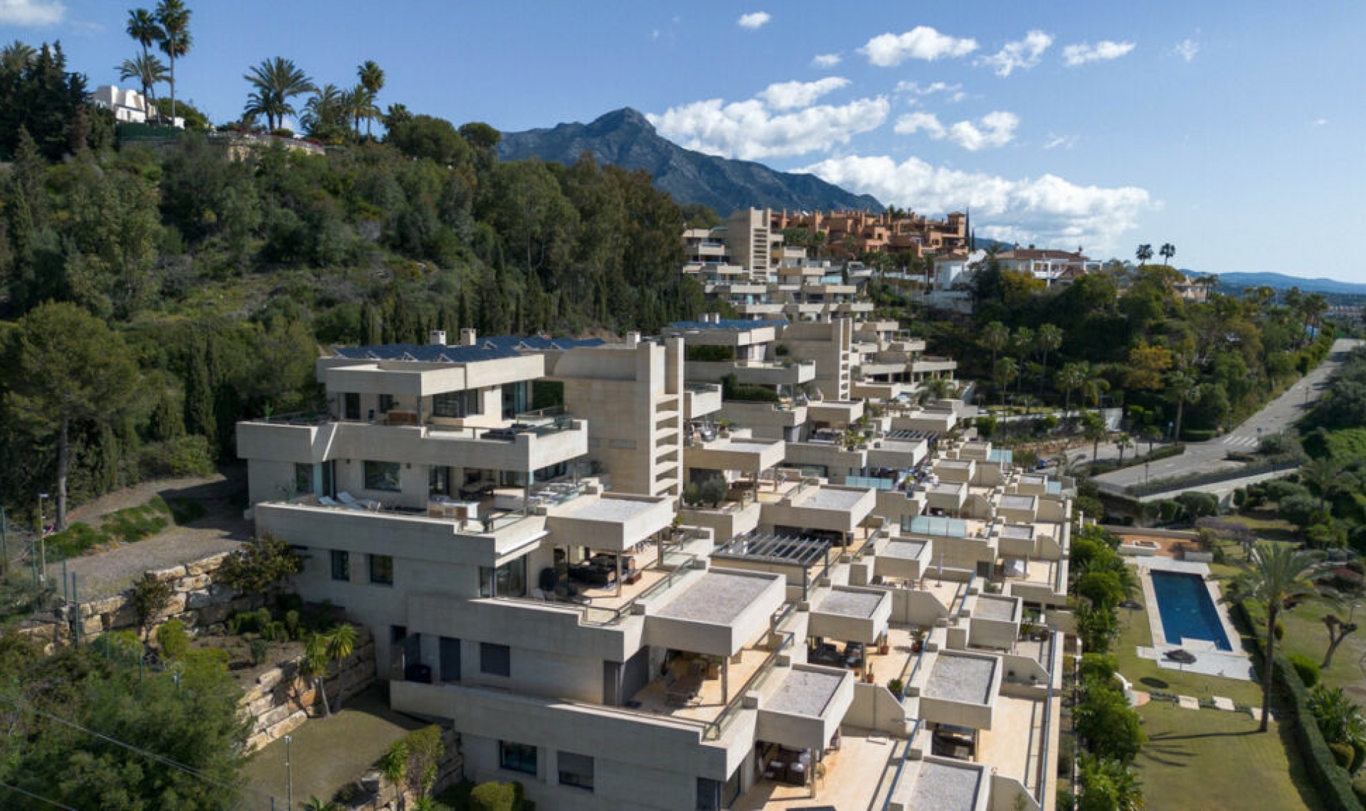 Resale - Apartment -
Nueva Andalucía