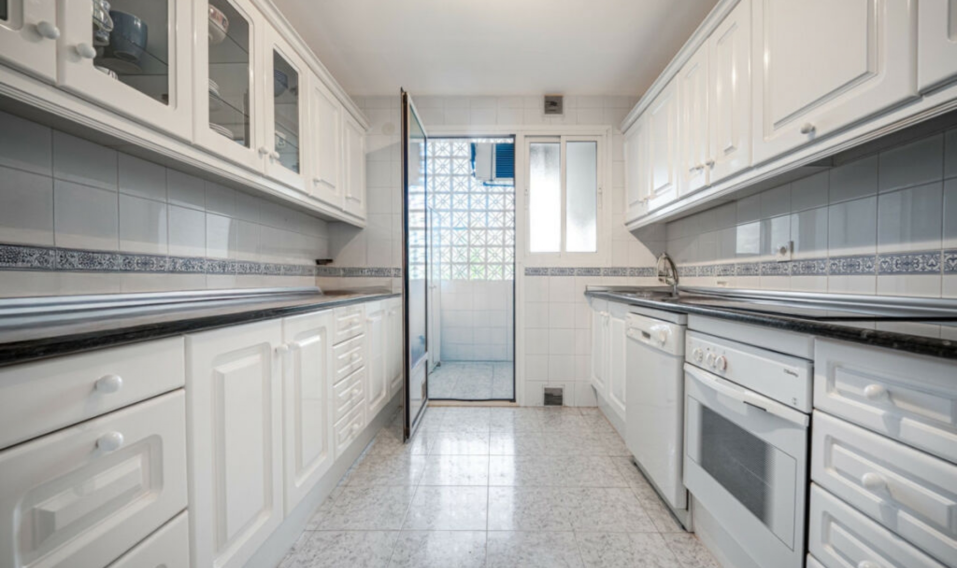 Resale - Apartment -
Nueva Andalucía