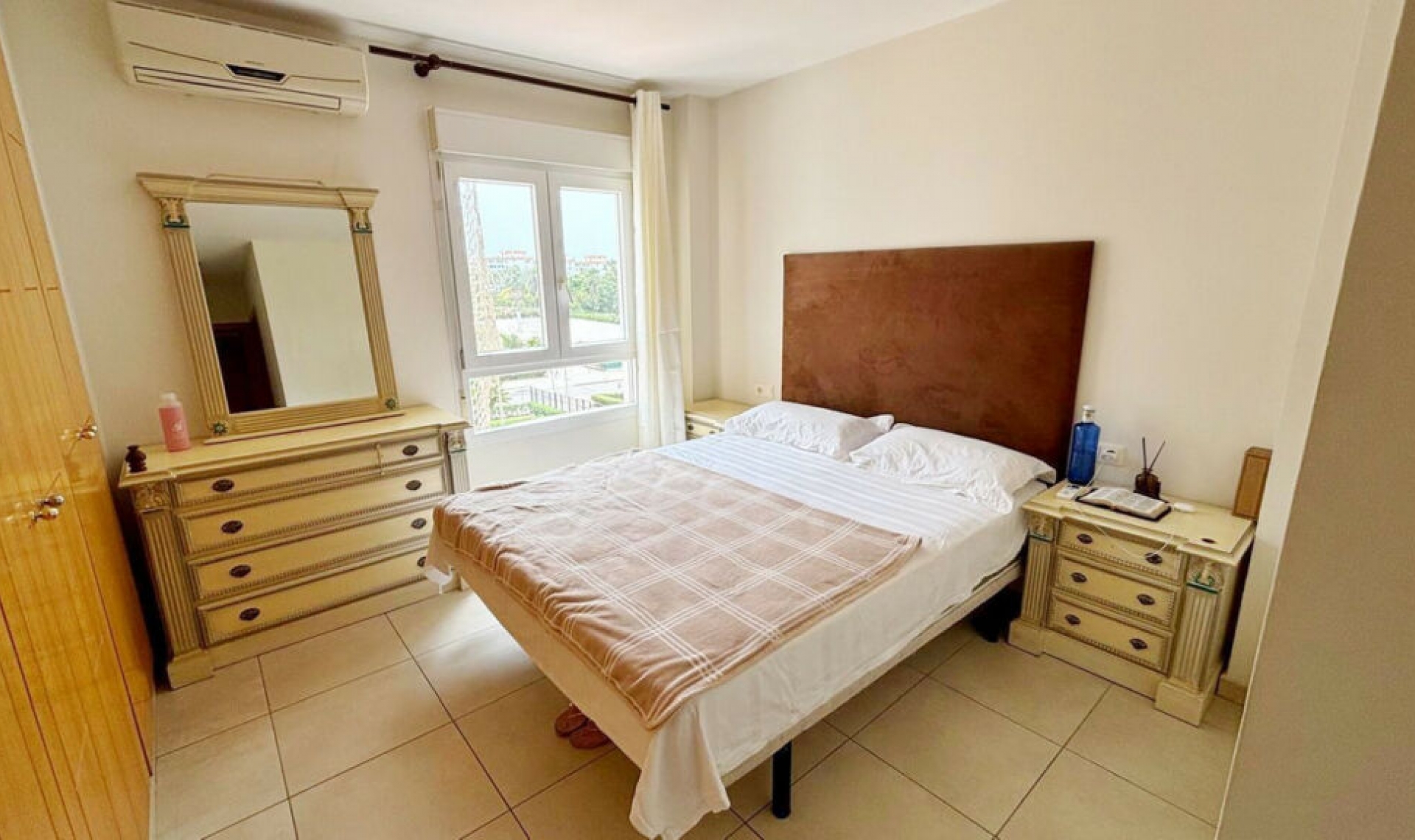 Resale - Apartment -
Nueva Andalucía