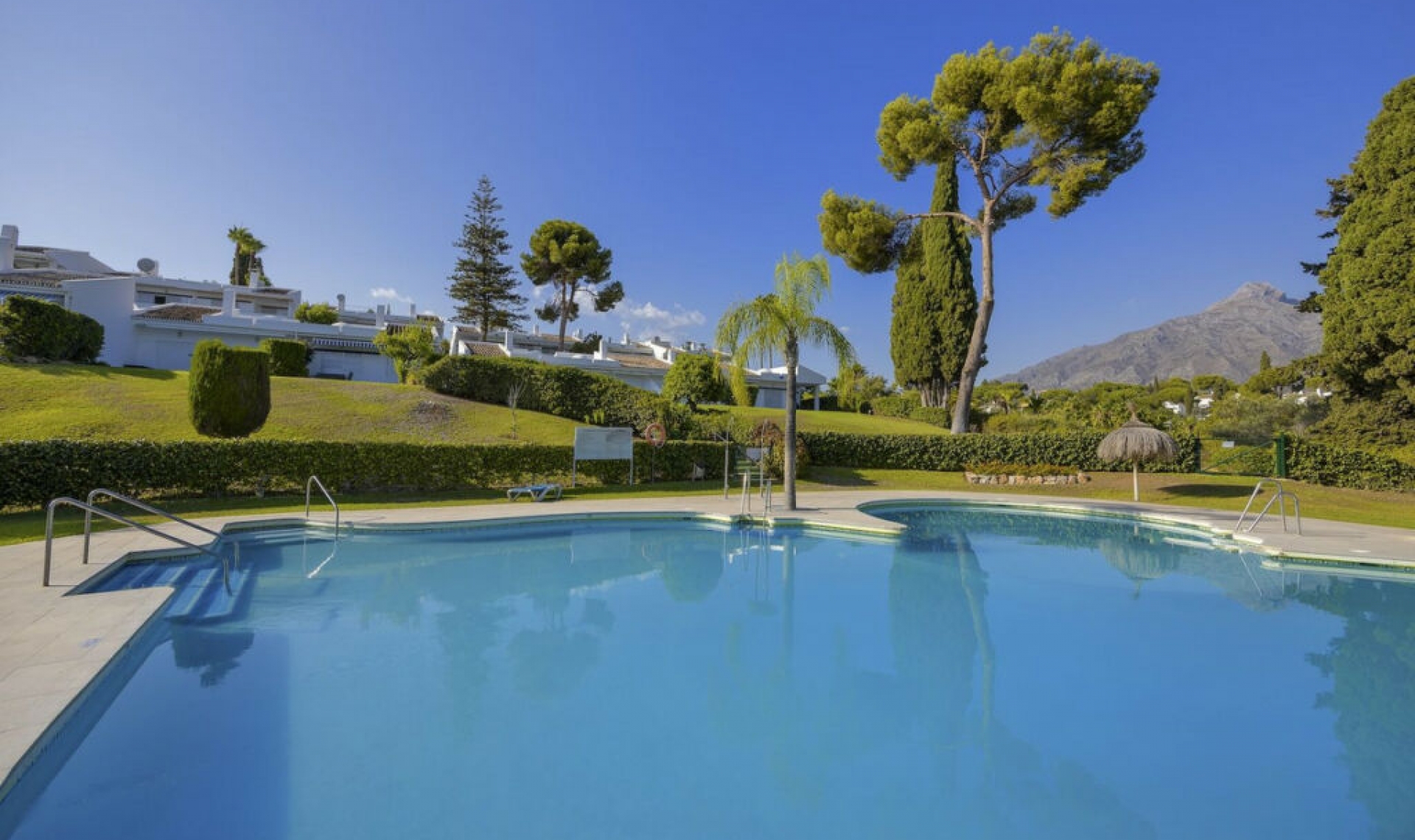 Resale - Apartment -
Nueva Andalucía