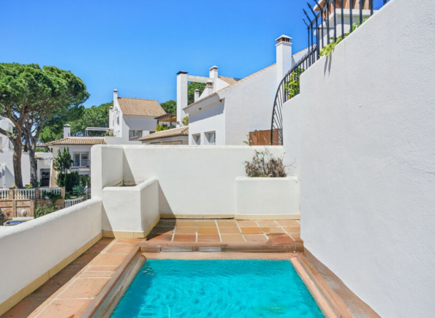 Resale - Apartment -
Nueva Andalucía