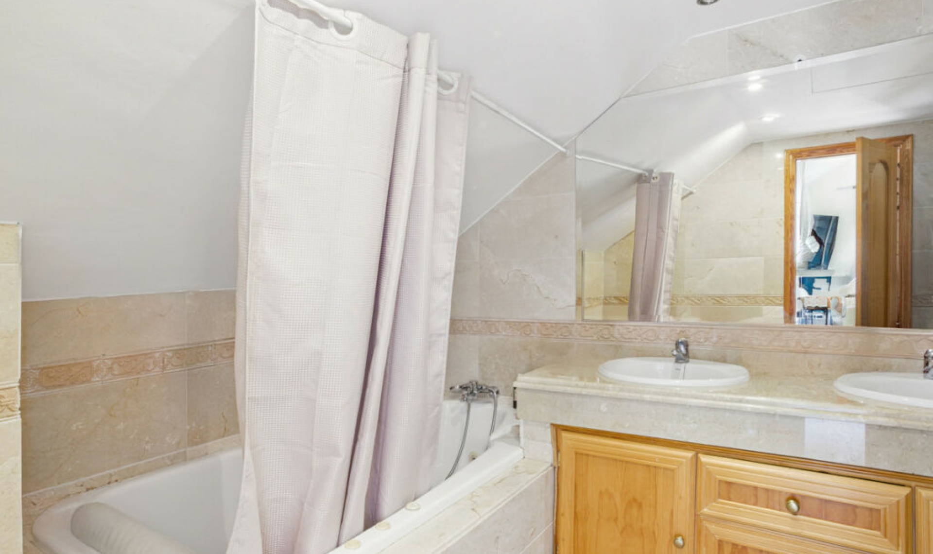 Resale - Apartment -
Nueva Andalucía