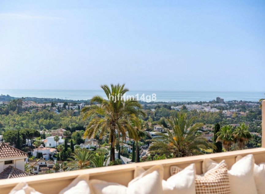 Resale - Apartment -
Nueva Andalucía