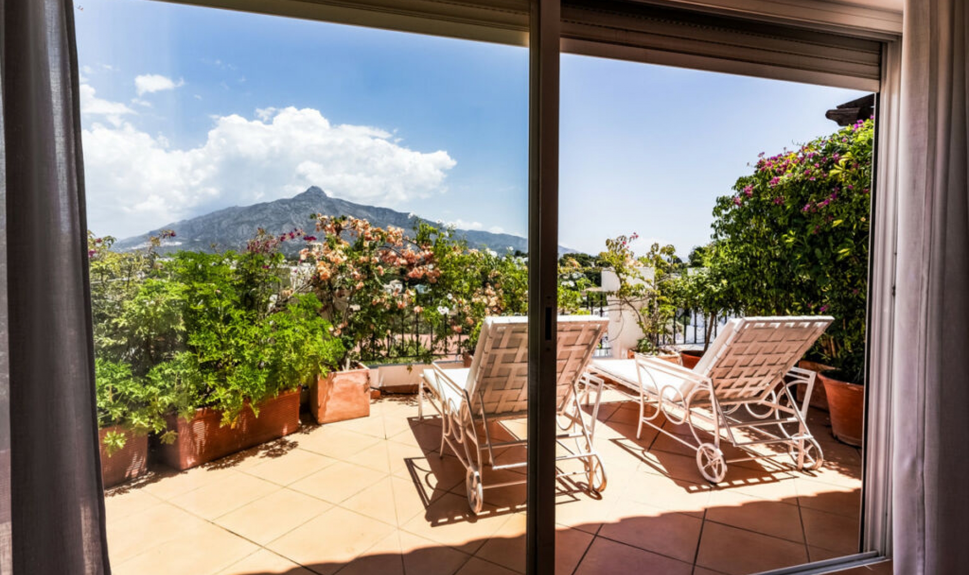 Resale - Apartment -
Nueva Andalucía