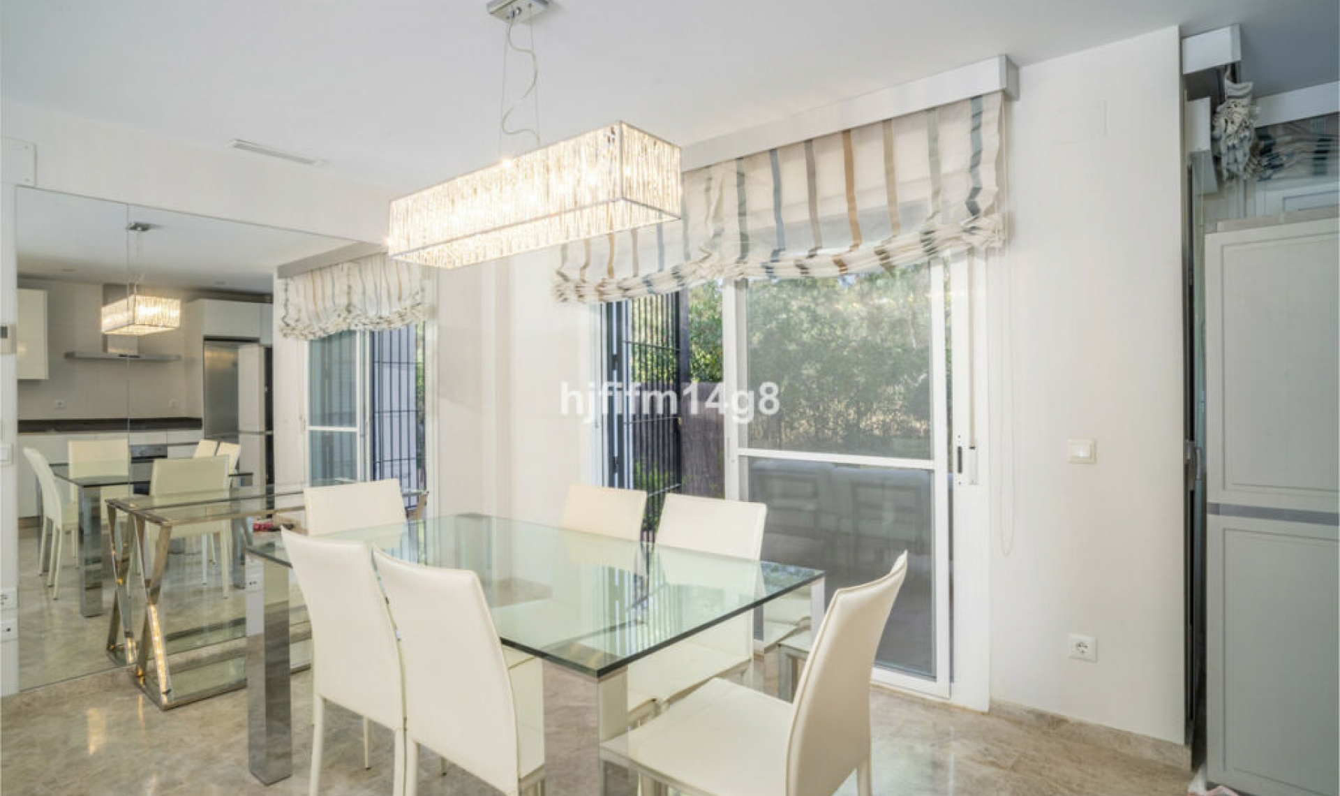 Resale - Apartment -
Nueva Andalucía