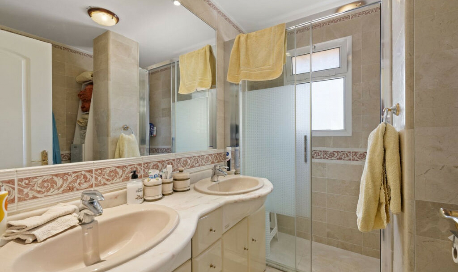 Resale - Apartment -
Nueva Andalucía