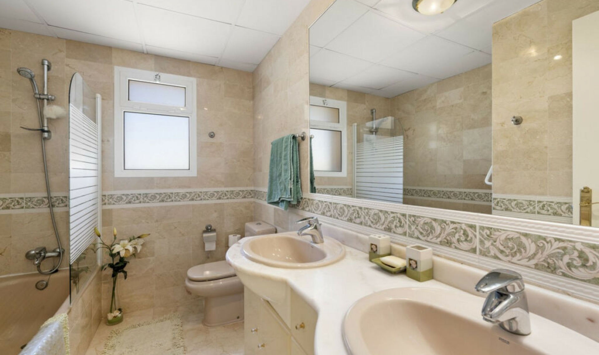 Resale - Apartment -
Nueva Andalucía