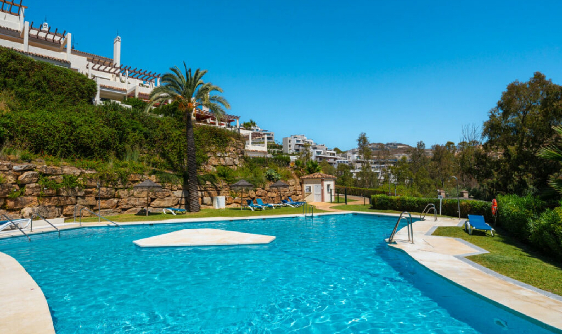 Resale - Apartment -
Nueva Andalucía