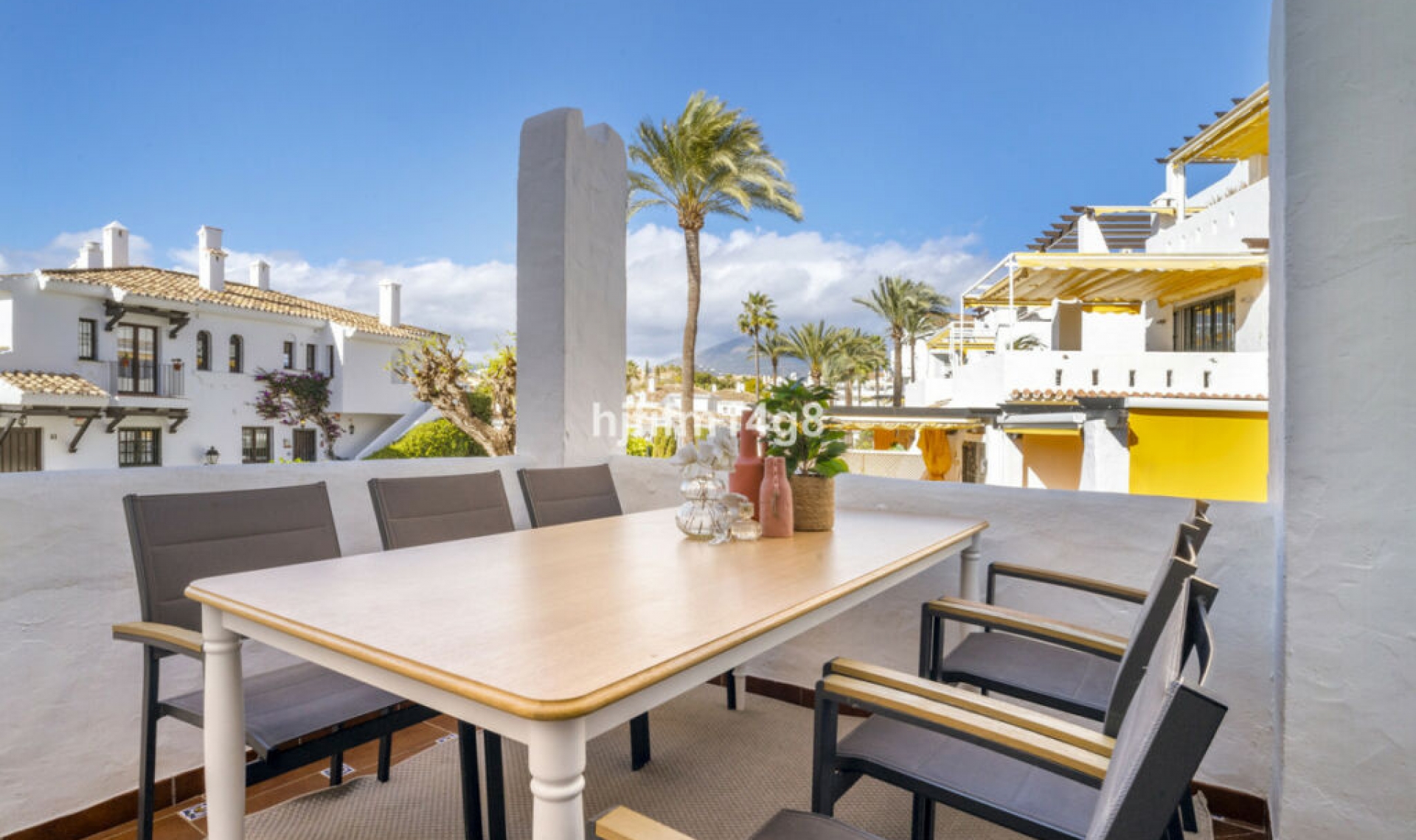 Resale - Apartment -
Nueva Andalucía