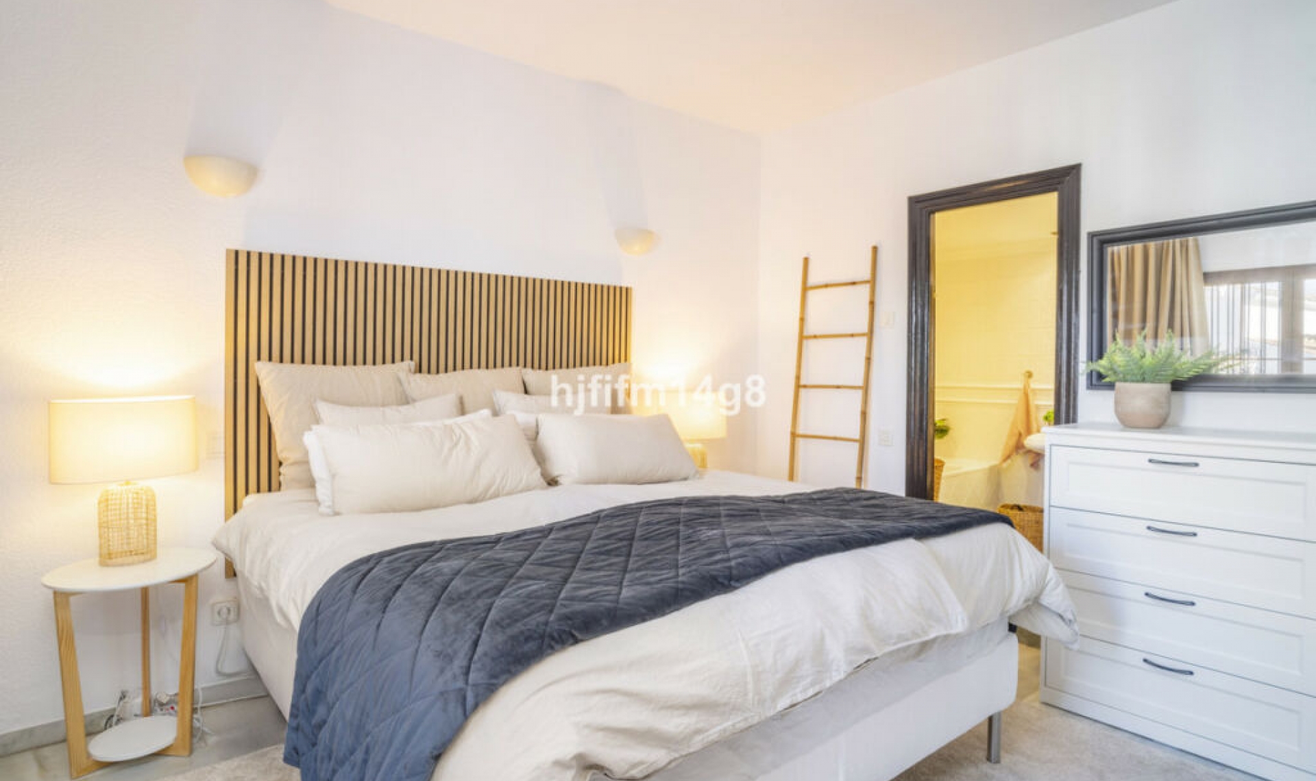 Resale - Apartment -
Nueva Andalucía