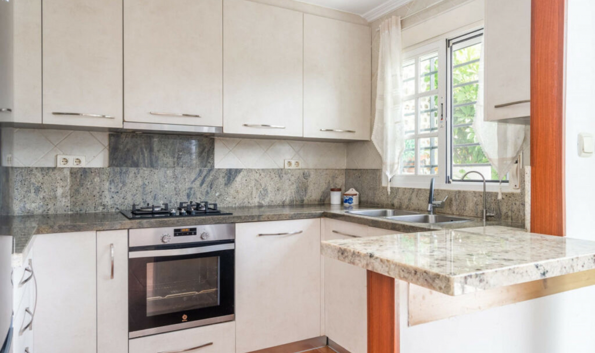 Resale - Apartment -
Nueva Andalucía