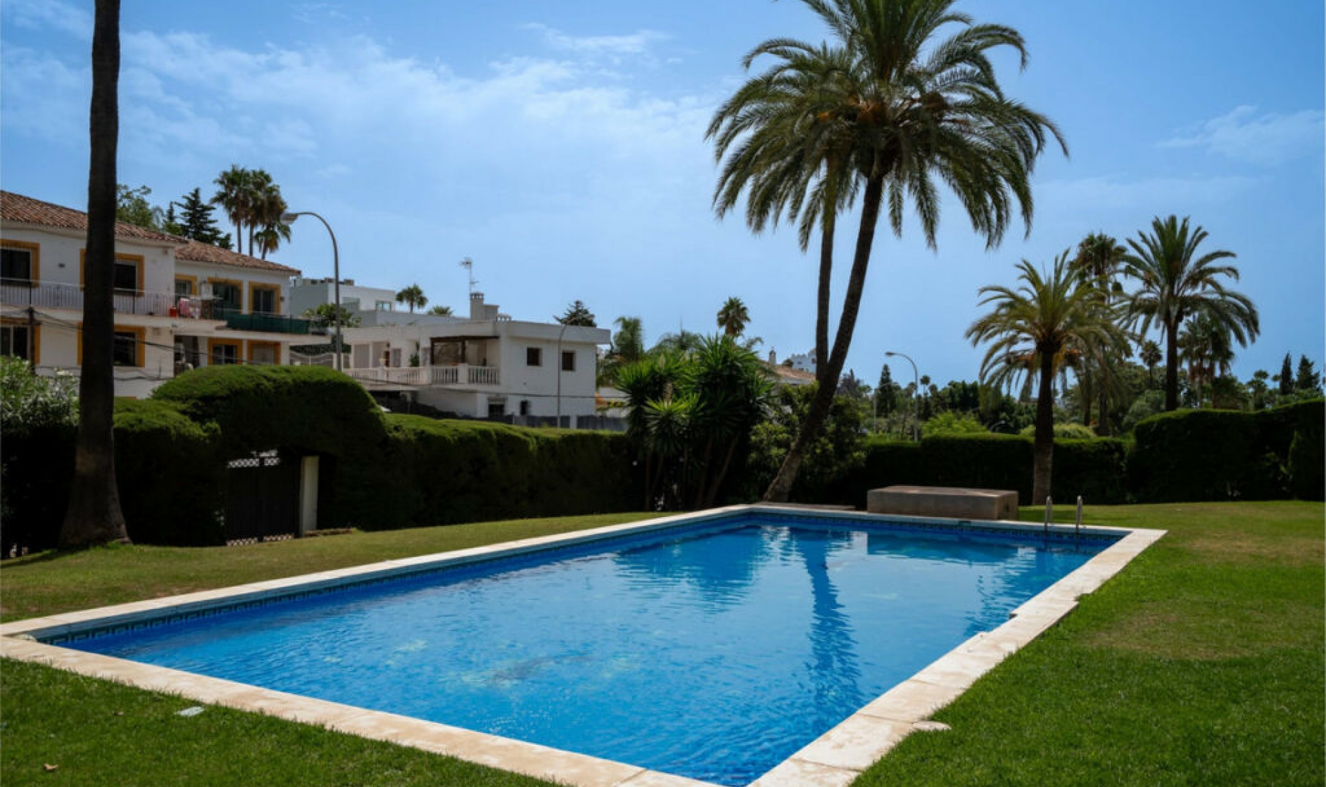 Resale - Apartment -
Nueva Andalucía