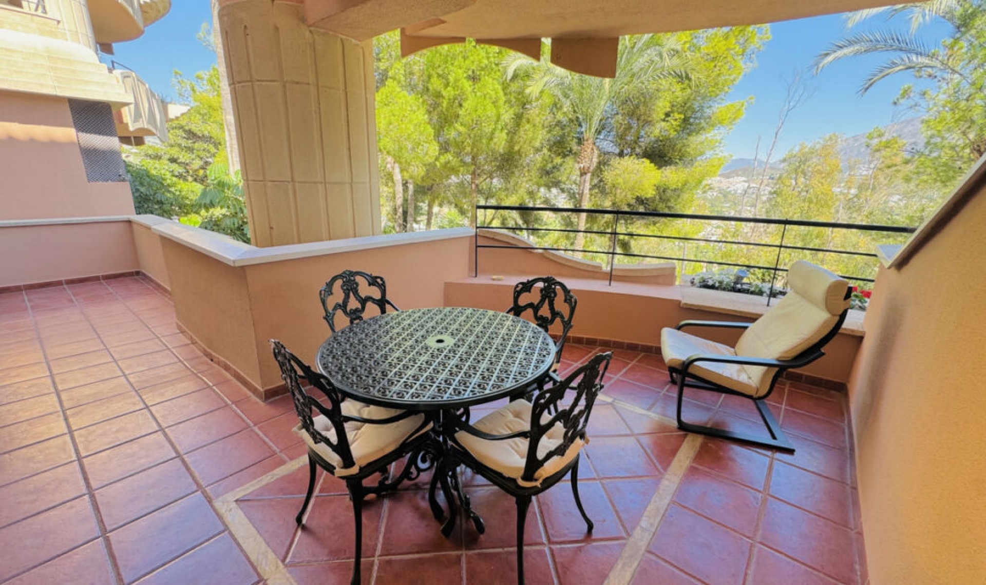 Resale - Apartment -
Nueva Andalucía