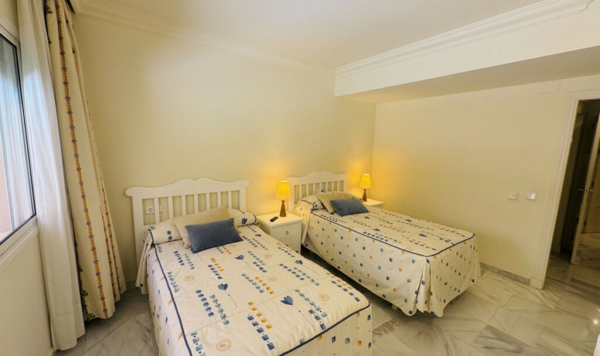 Resale - Apartment -
Nueva Andalucía