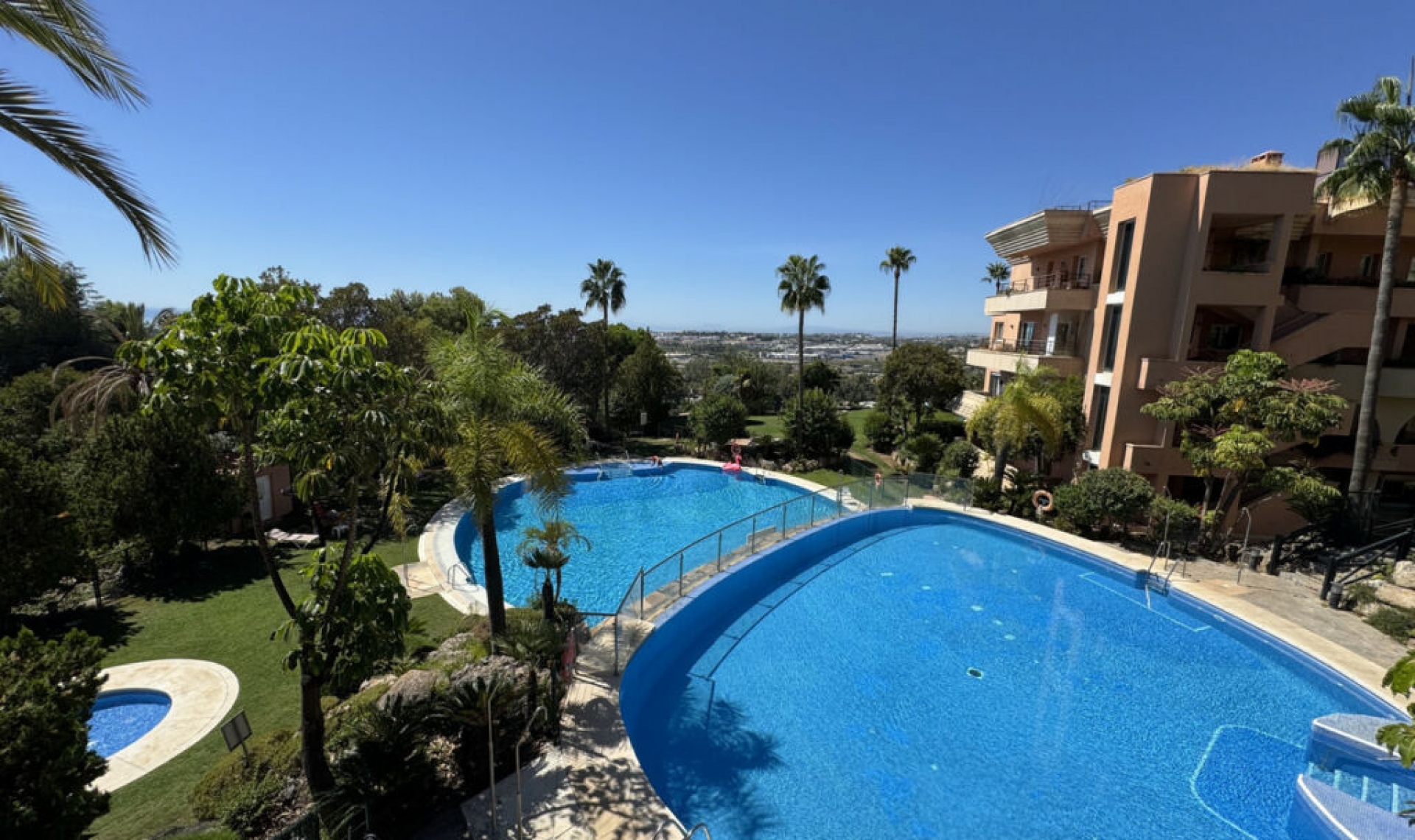 Resale - Apartment -
Nueva Andalucía
