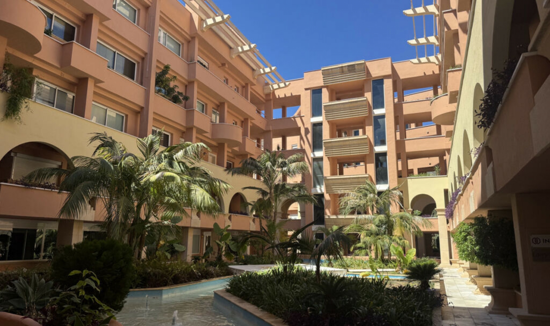 Resale - Apartment -
Nueva Andalucía