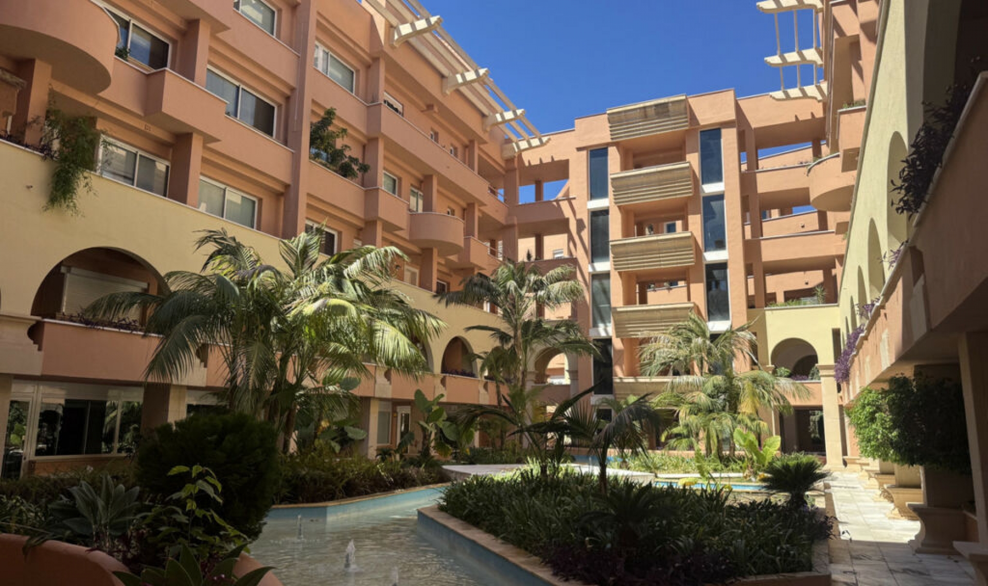 Resale - Apartment -
Nueva Andalucía