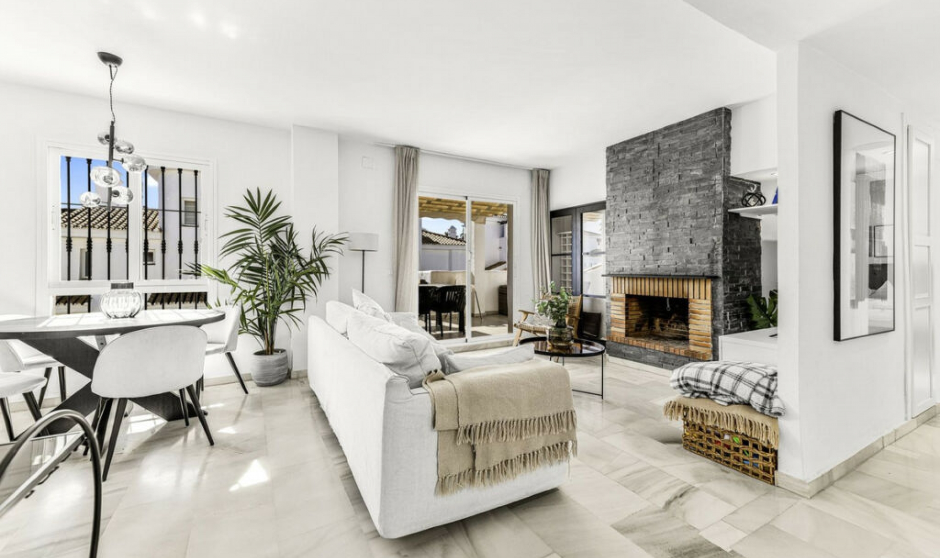 Resale - Apartment -
Nueva Andalucía