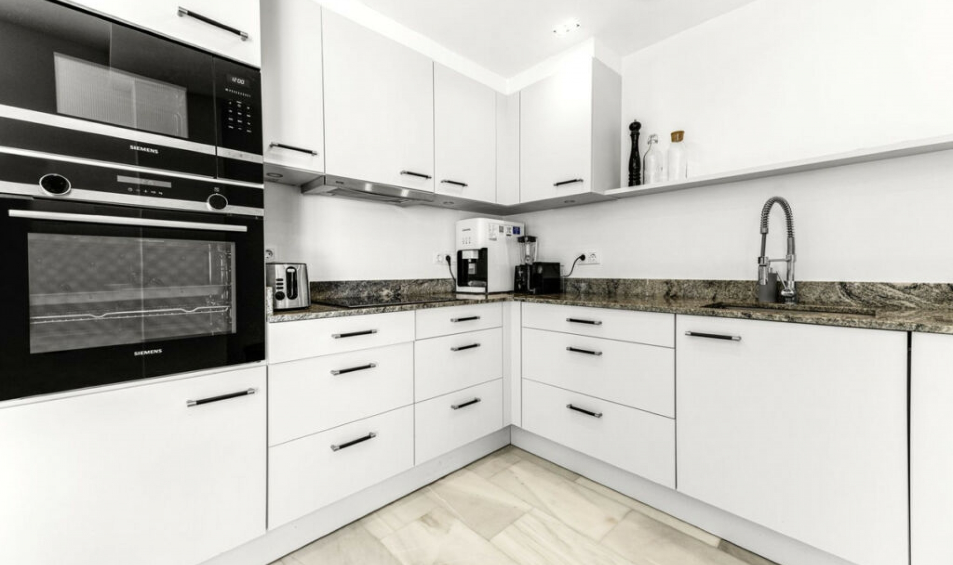 Resale - Apartment -
Nueva Andalucía