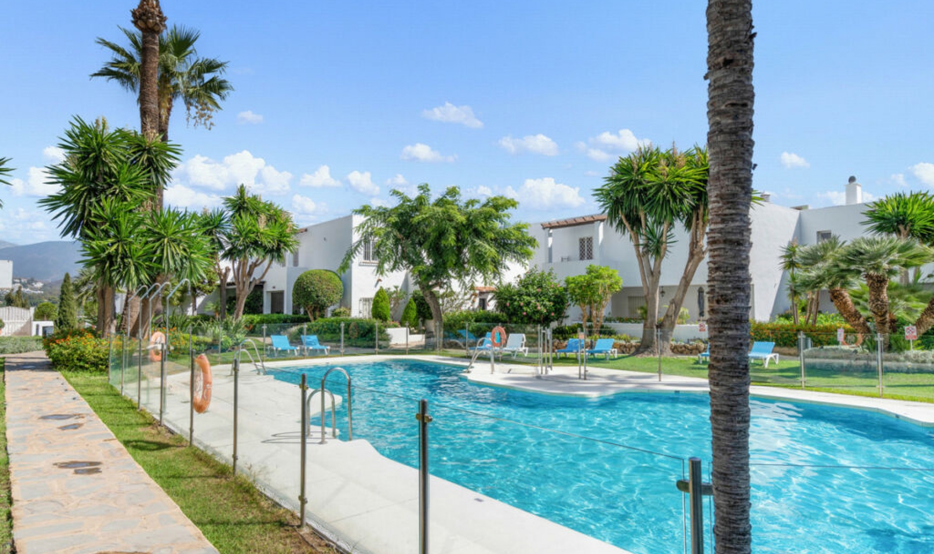 Resale - Apartment -
Nueva Andalucía