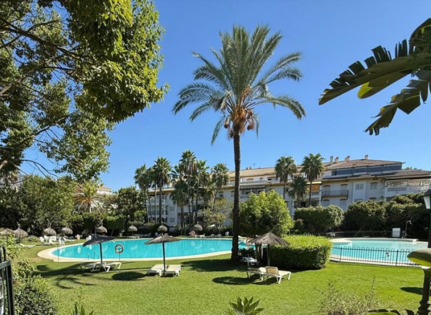 Resale - Apartment -
Nueva Andalucía