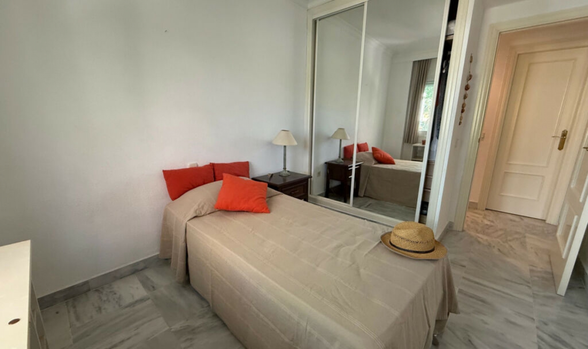Resale - Apartment -
Nueva Andalucía