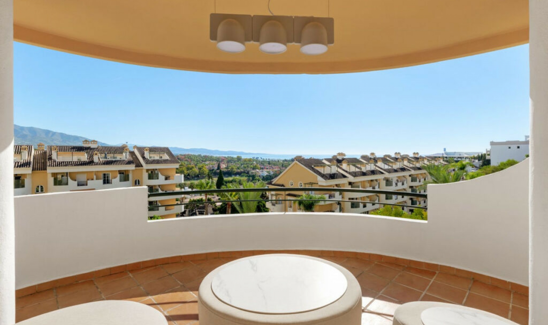 Resale - Apartment -
Nueva Andalucía