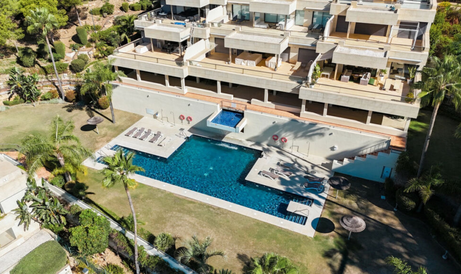 Resale - Apartment -
Nueva Andalucía