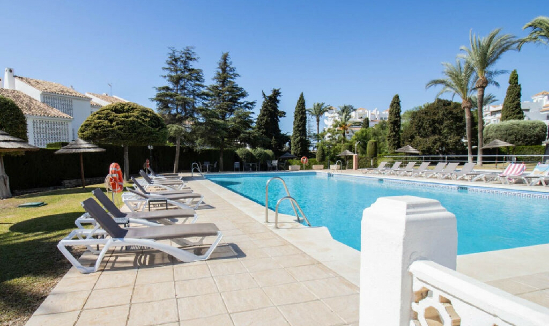 Resale - Apartment -
Nueva Andalucía