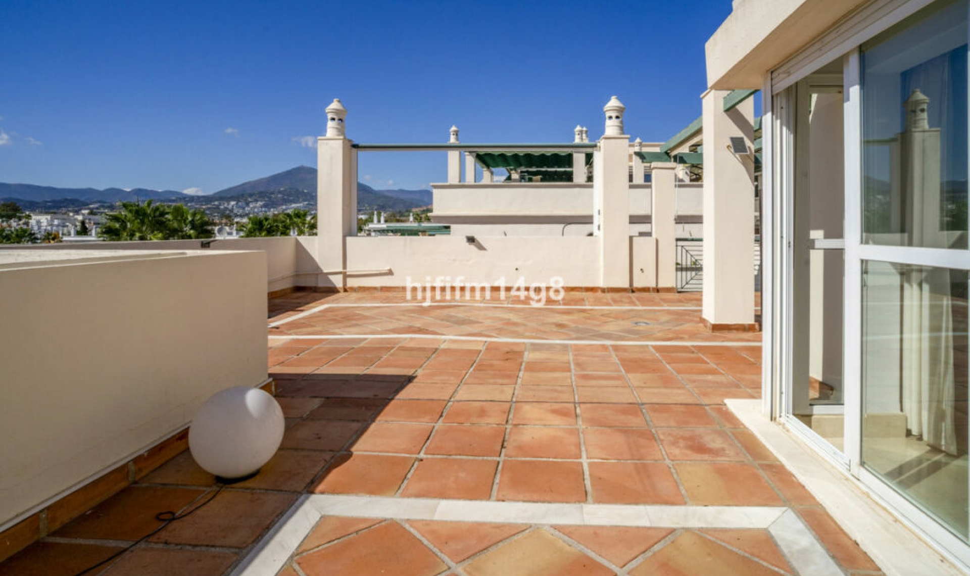 Resale - Apartment -
Nueva Andalucía