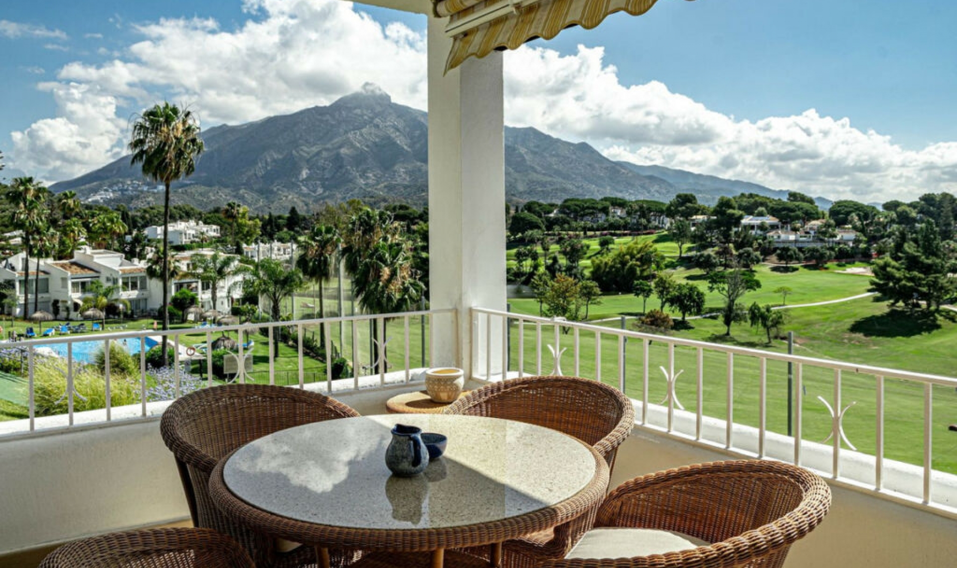 Resale - Apartment -
Nueva Andalucía