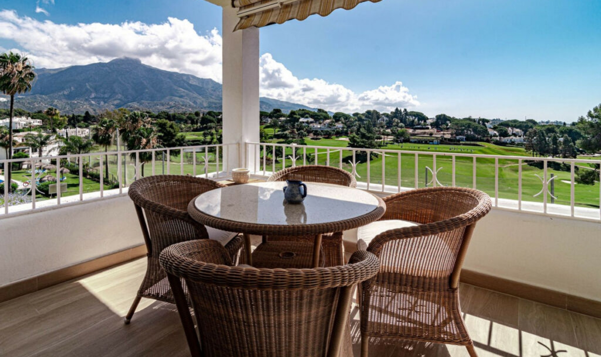 Resale - Apartment -
Nueva Andalucía