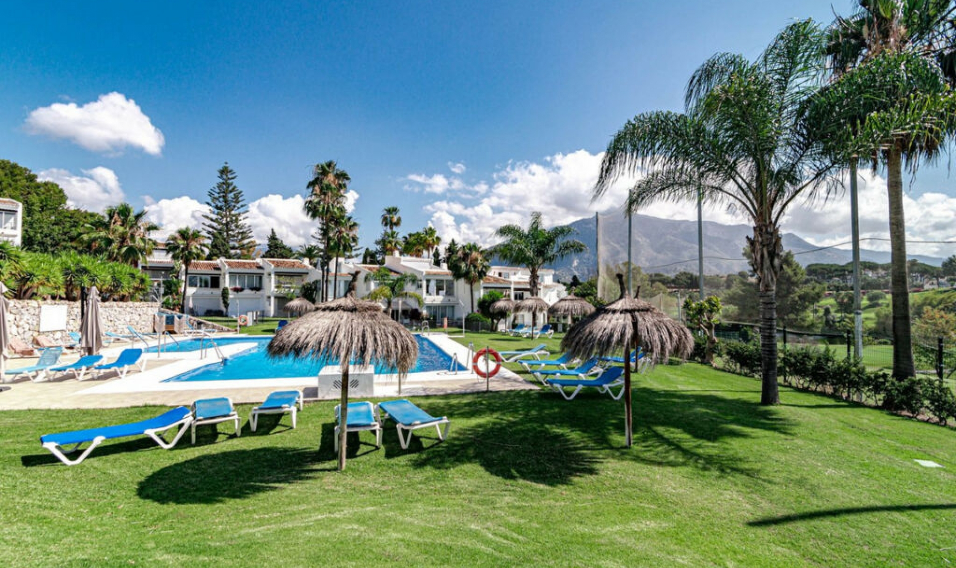 Resale - Apartment -
Nueva Andalucía