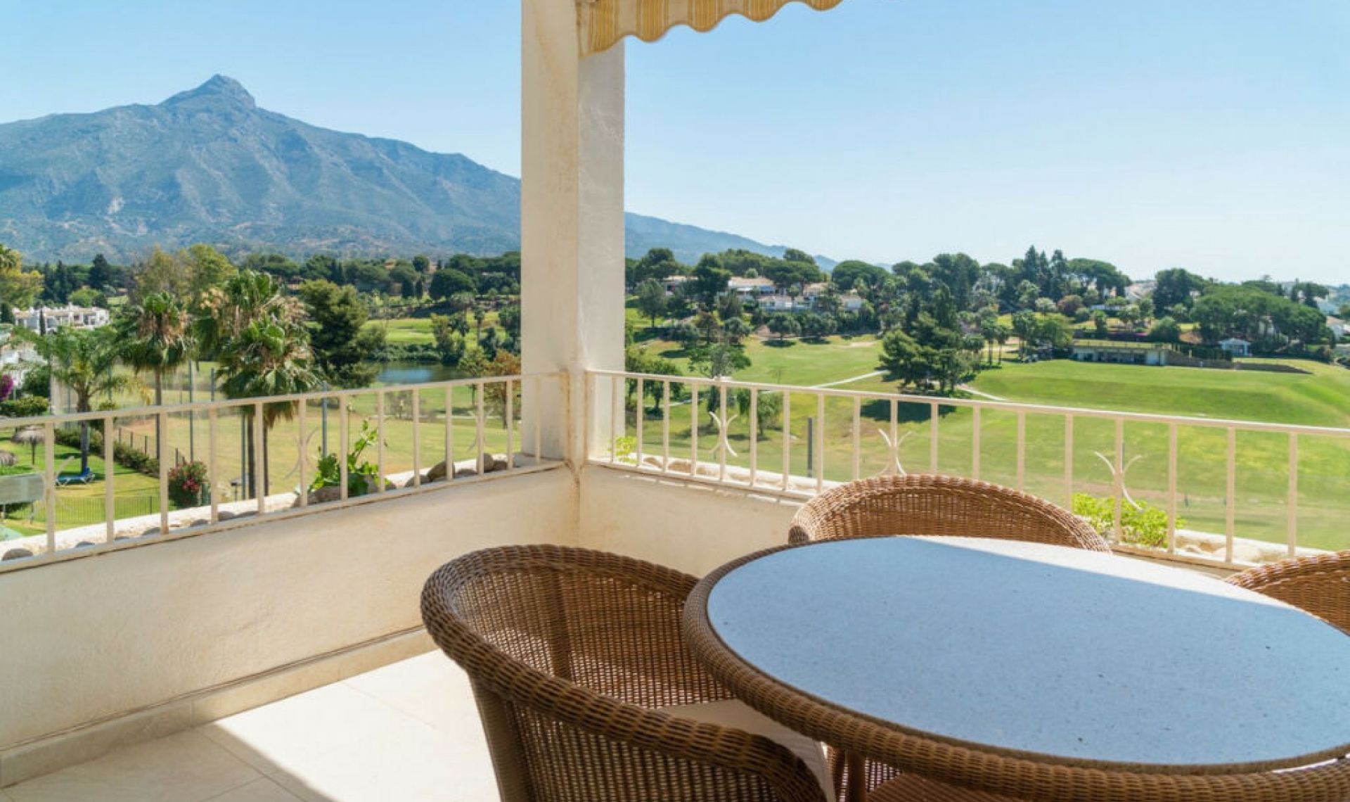 Resale - Apartment -
Nueva Andalucía