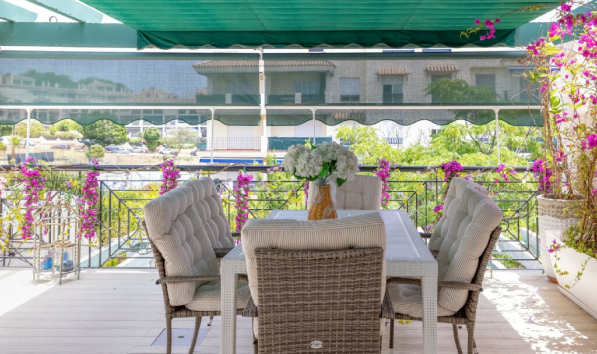 Resale - Apartment -
Nueva Andalucía