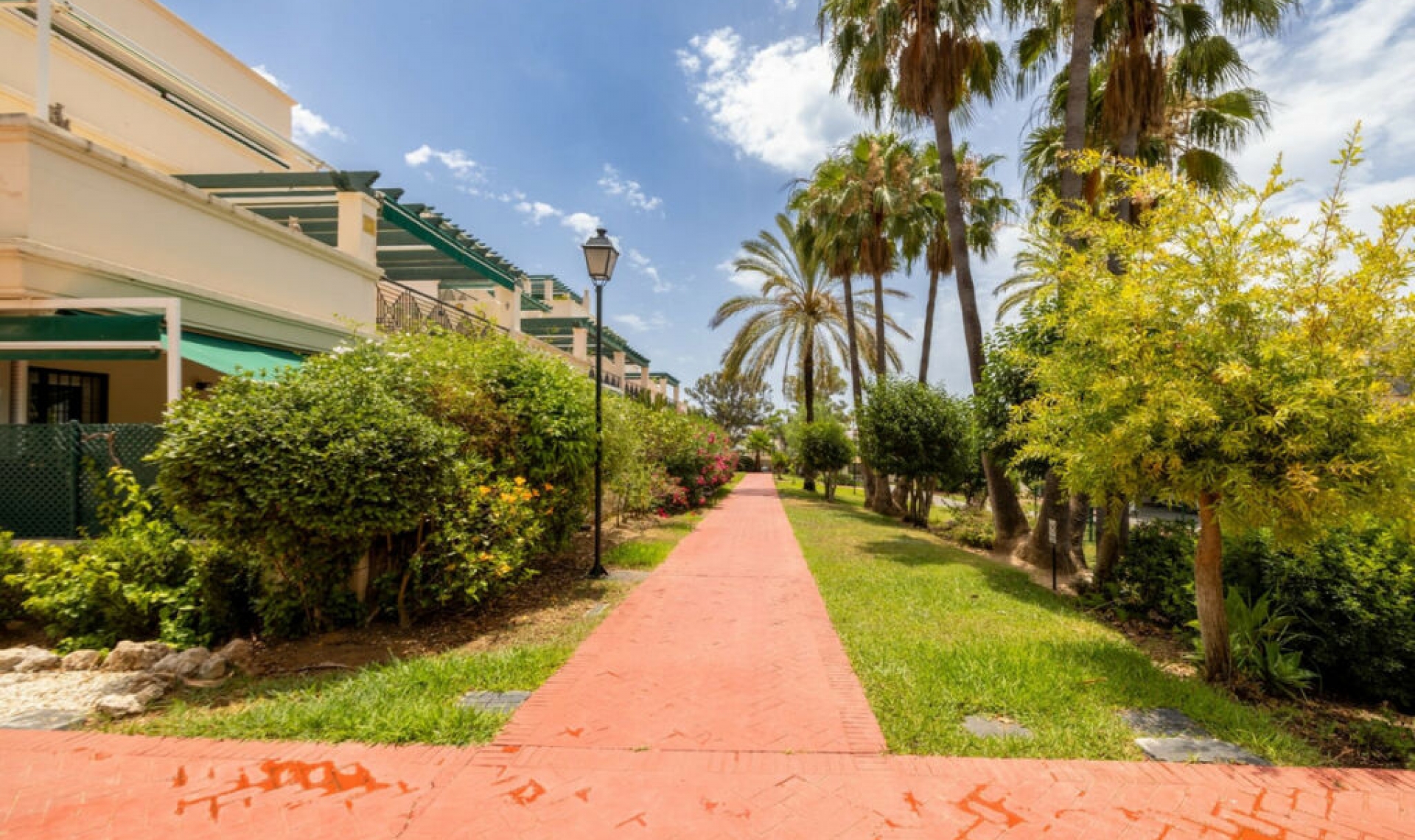 Resale - Apartment -
Nueva Andalucía