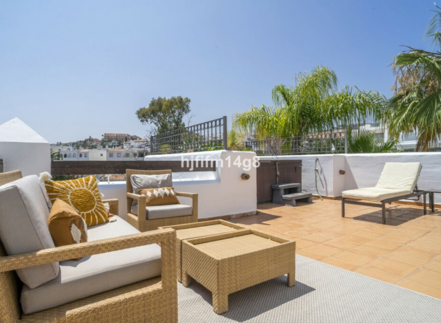 Resale - Apartment -
Nueva Andalucía