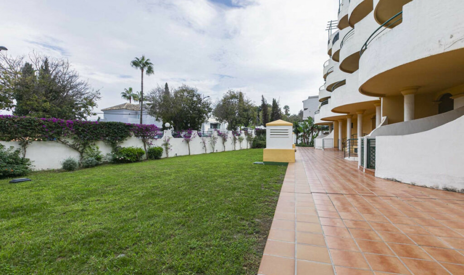 Resale - Apartment -
Nueva Andalucía