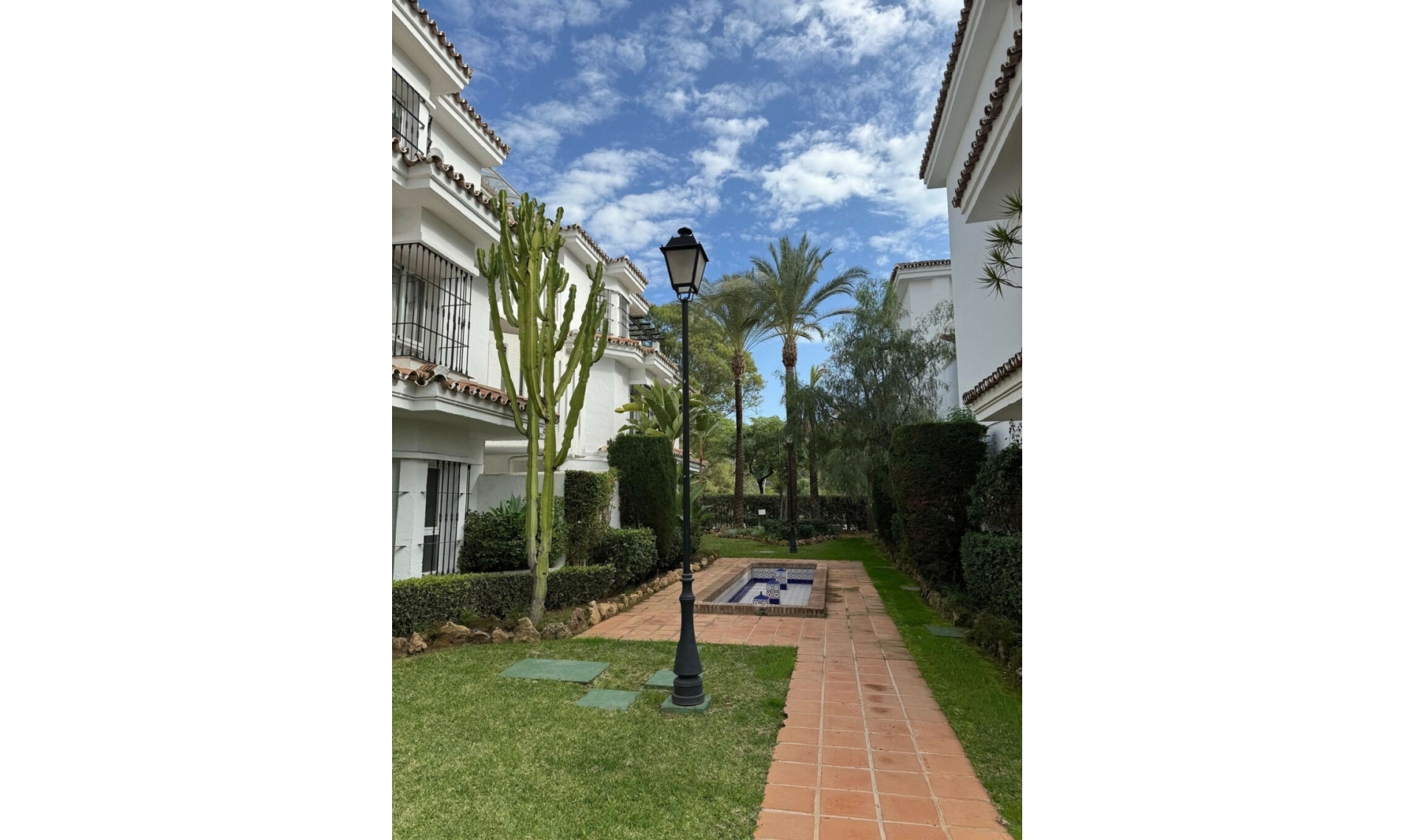 Resale - Apartment -
Nueva Andalucía
