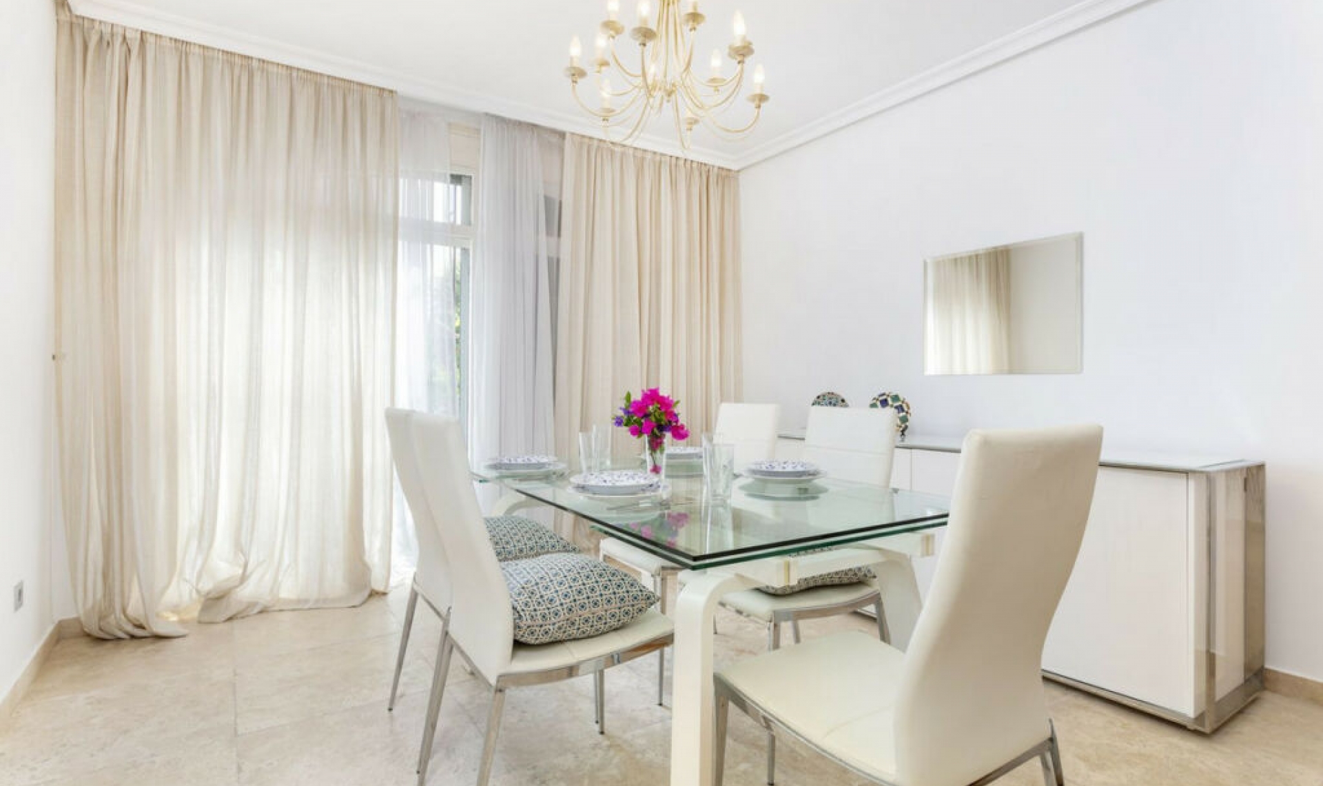 Resale - Apartment -
Nueva Andalucía