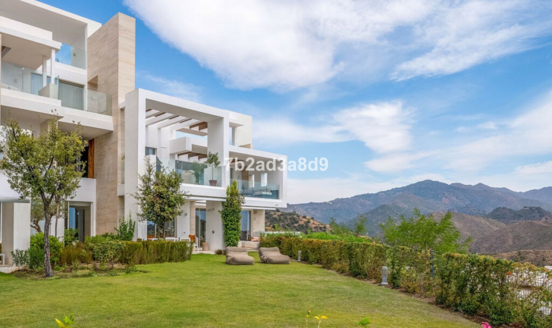 Resale - Apartment -
Ojén