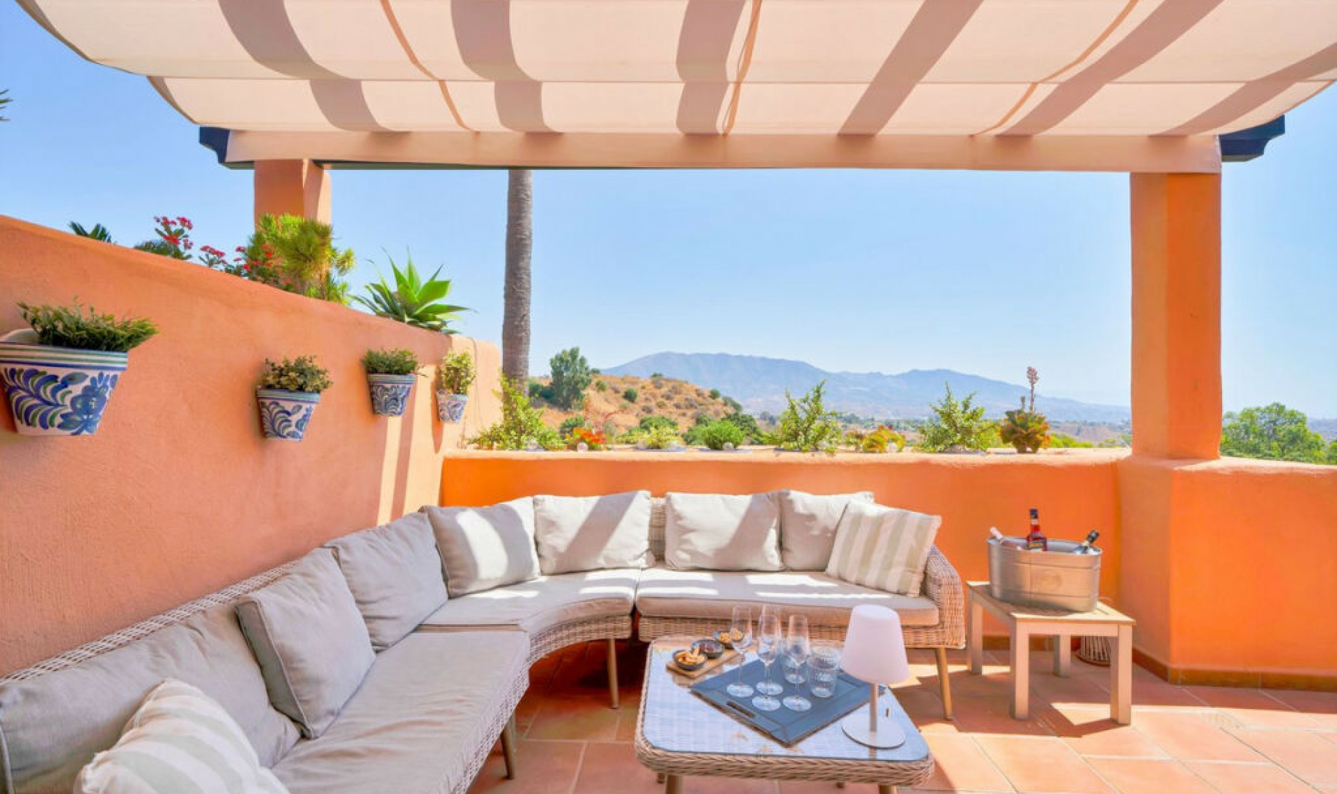 Resale - Apartment -
Ojén