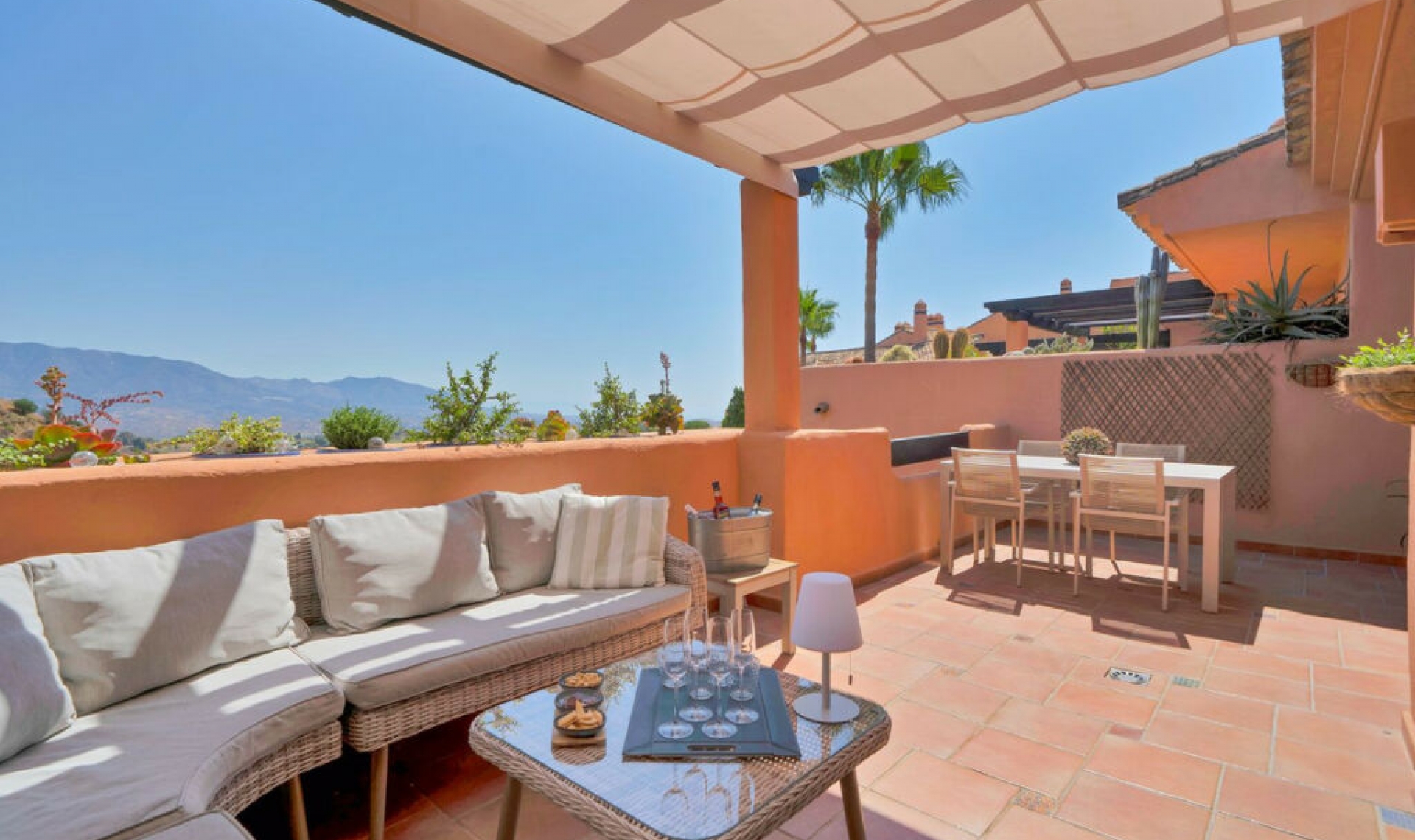 Resale - Apartment -
Ojén