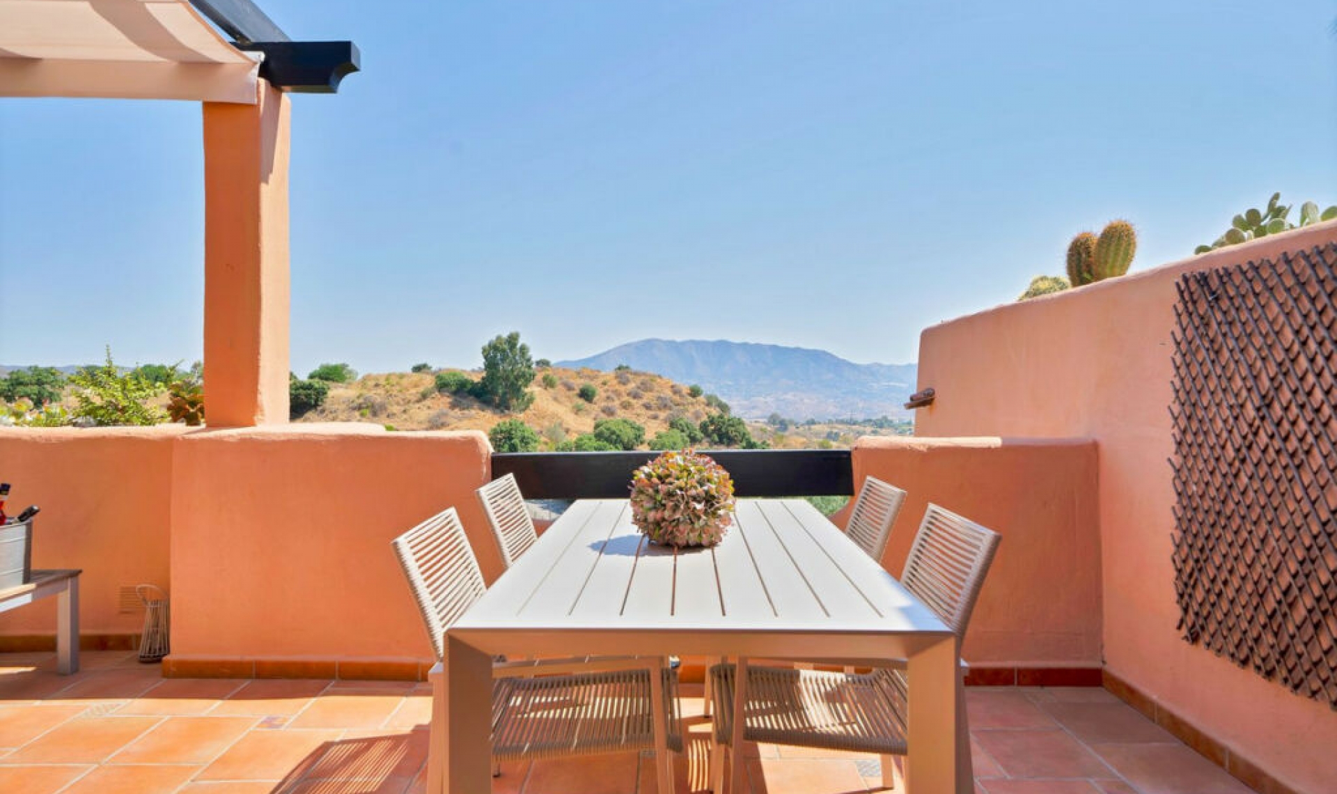 Resale - Apartment -
Ojén