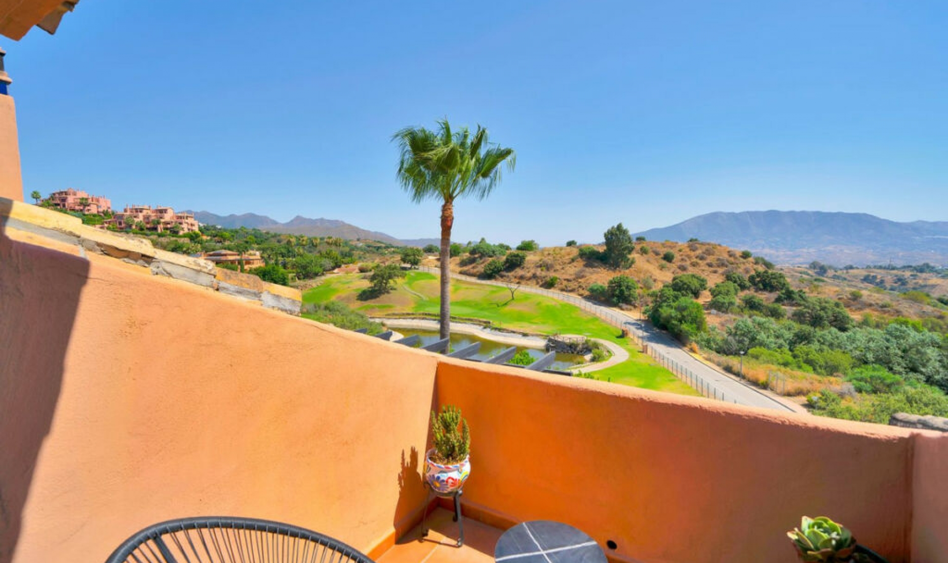 Resale - Apartment -
Ojén